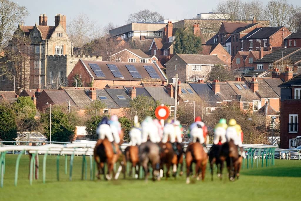 WARWICK, ENGLAND - DECEMBER 13: A general view as runners make their way into the country at Warwick Racecourse on December 13, 2018 in Warwick, England. (Photo by Alan Crowhurst/Getty Images)