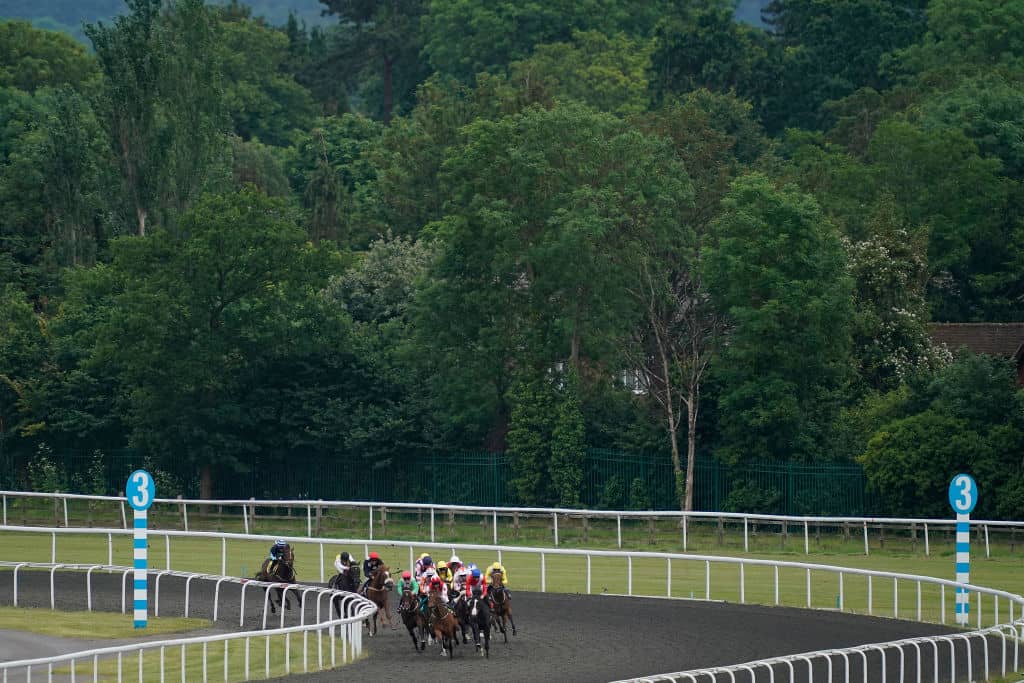 SUNBURY, ENGLAND - JUNE 05: A general view as runners turn into the straight at Kempton Park on June 05, 2019 in Sunbury, England. (Photo by Alan Crowhurst/Getty Images)