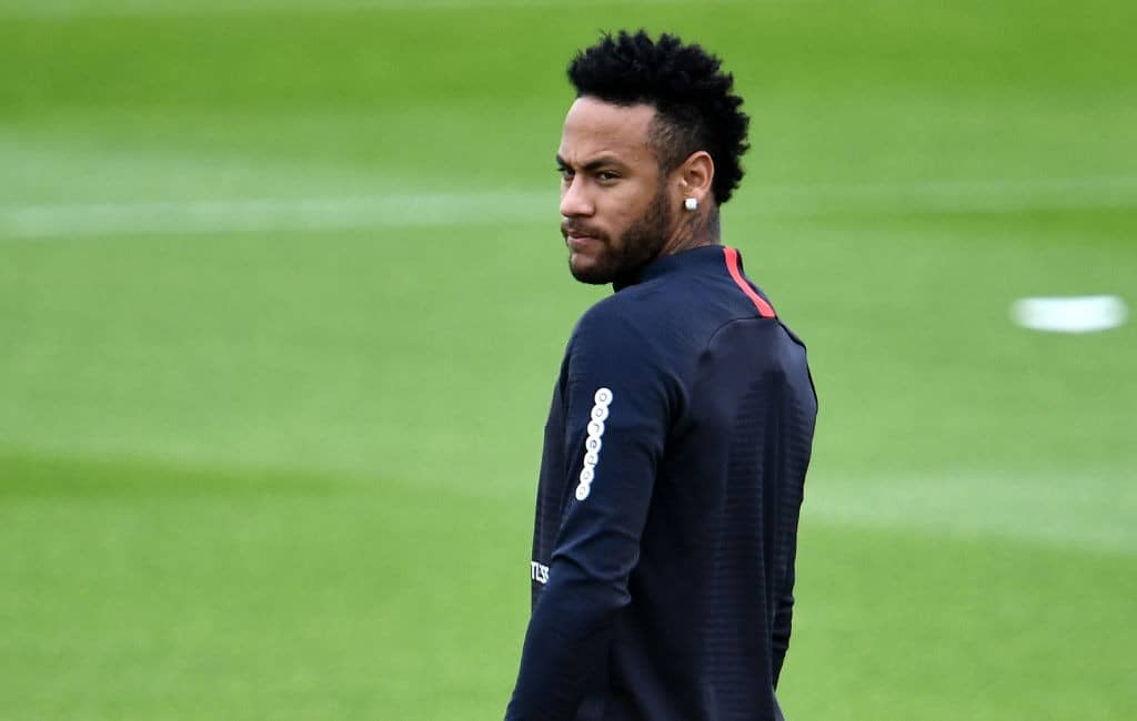TOPSHOT - Paris Saint-Germain's Brazilian forward Neymar looks on as he takes part in a training session in Saint-Germain-en-Laye, west of Paris, on August 17, 2019, on the eve of the French L1 football match between Paris Saint-Germain (PSG) and Rennes. (Photo by FRANCK FIFE / AFP) (Photo credit should read FRANCK FIFE/AFP/Getty Images) La liga top three