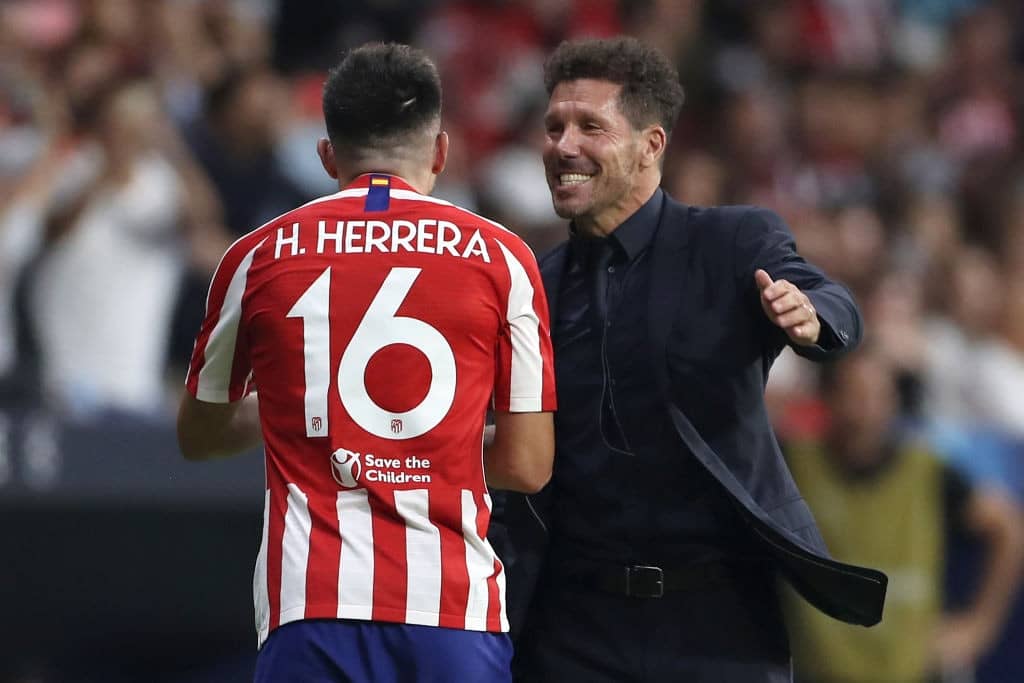 MADRID, SPAIN - SEPTEMBER 18: Hector Herrera of Atletico Madrid and Diego Simeone, Manager of Atletico Madrid celebrate during the UEFA Champions League group D match between Atletico Madrid and Juventus at Wanda Metropolitano on September 18, 2019 in Madrid, Spain. (Photo by Angel Martinez/Getty Images)